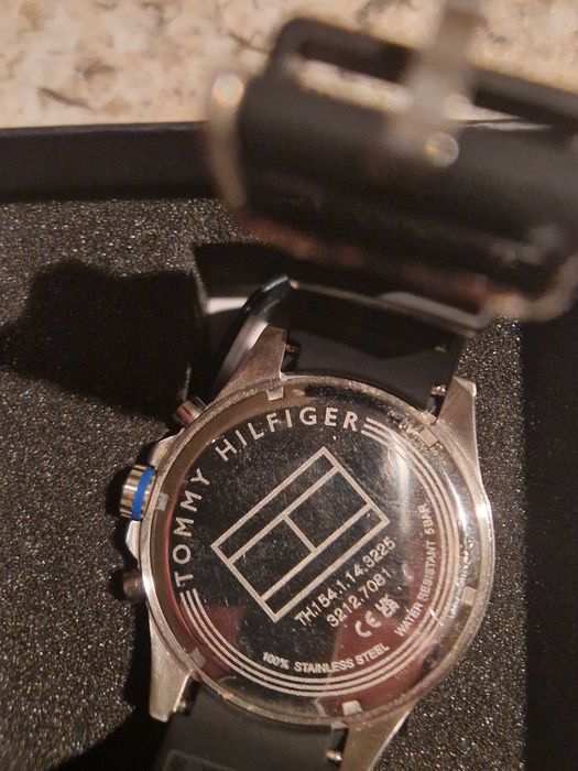 Часовник Tommy Hilfiger