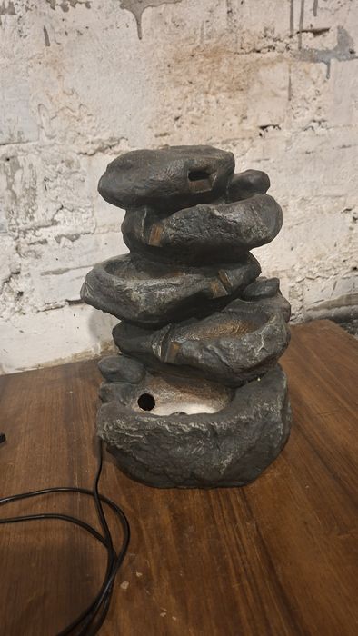 Fântână arteziana de interior cu led