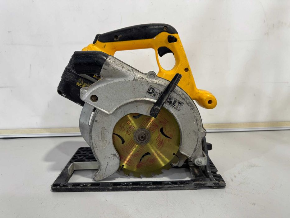 Ръчен циркуляр - Dewalt 24 V / 165 mm
