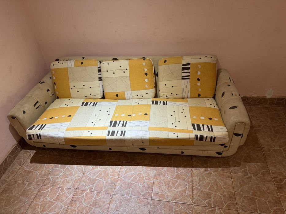 Диван тройка 200см и две табуретки