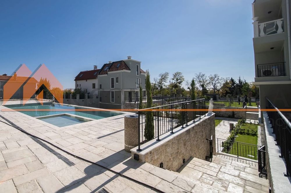 Продава се Тристаен апартамент в Варна, м-т Св. Никола - 124 кв.м за 2400 €/кв.м - Снимка #4