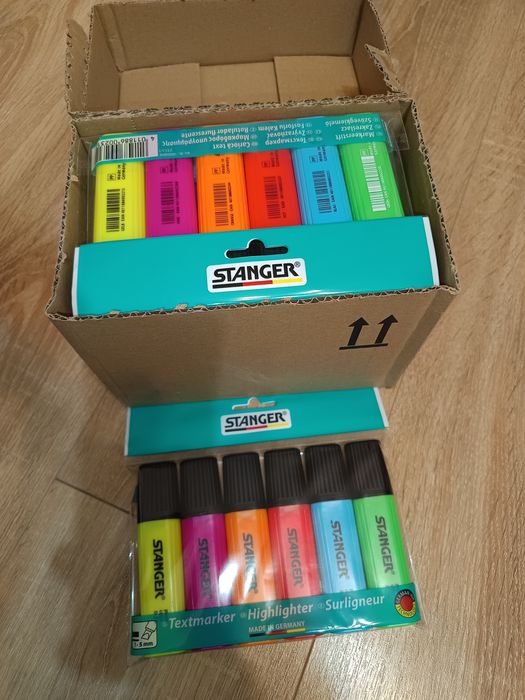 Vând cutie cu 54 markere Stanger