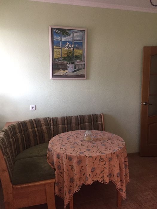 Диван угловой для кухни, с ящиками. Россия. Массив березы.