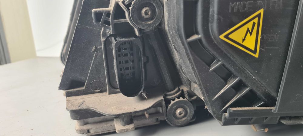 Фар Audi Q7 2012г.