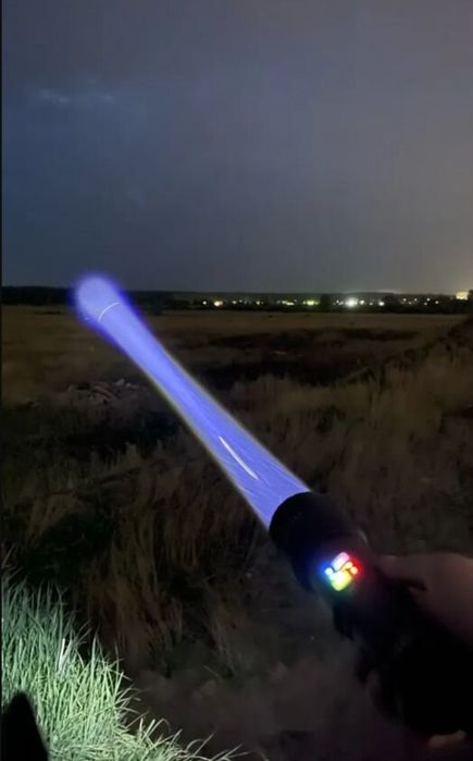 Подарок мужчине мощный фонарь-прожектор