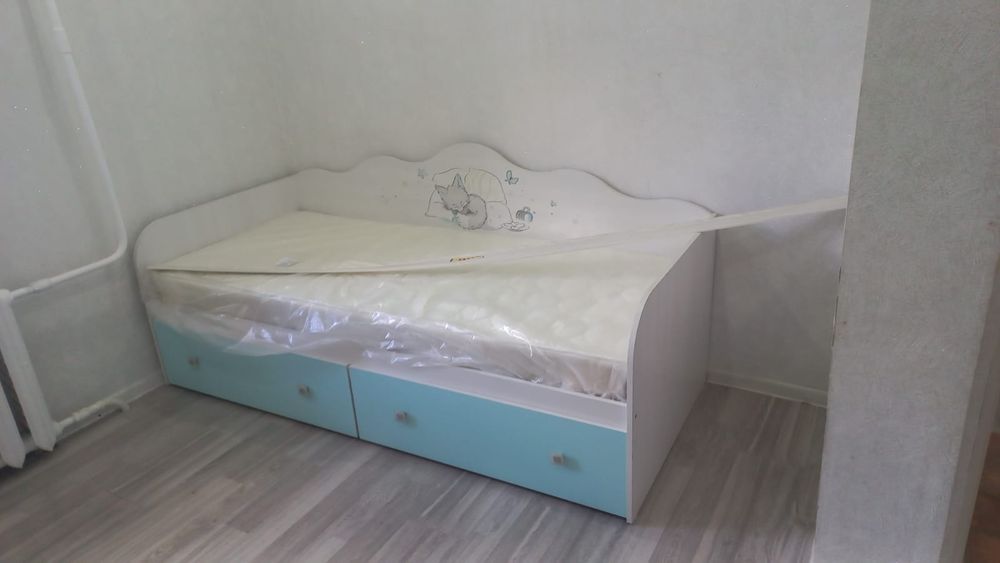 Продам кровать  с матрасом