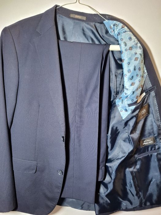 Costum Hugo Boss 50