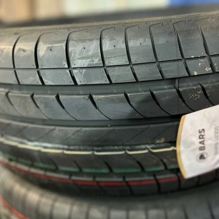 Balon 215/55R17 Bars uz200