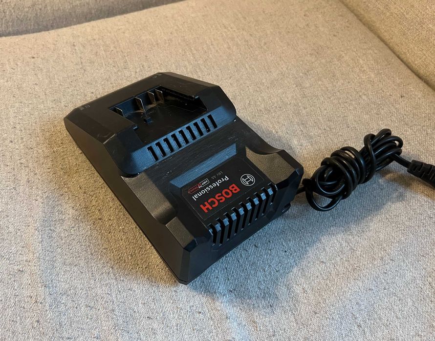Incarcator original Bosch GAL 18V-40 AMP Share