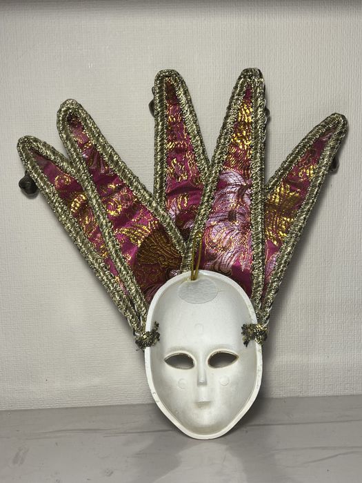 Венецианская маска декоративная