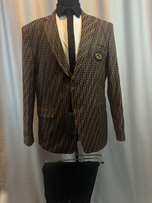 Costum Gucci elegant