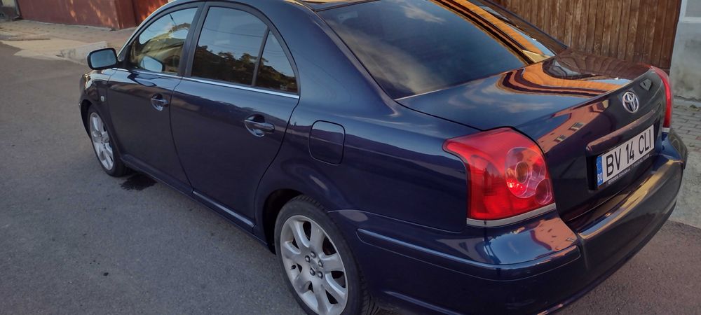 Toyota Avensis benzină