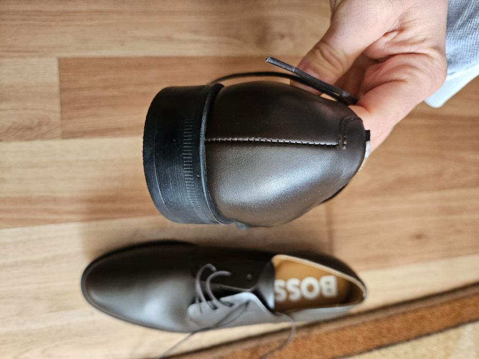 Обувки Boss размер 42, 8uk