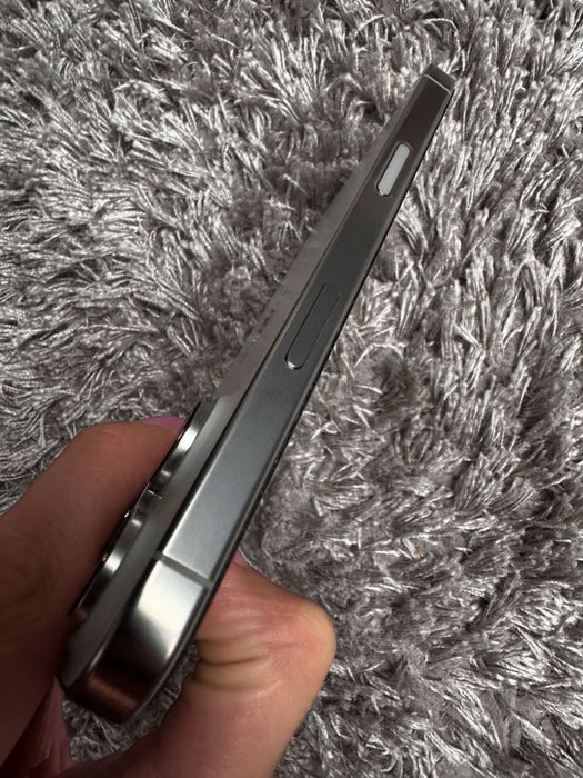 iPhone 16 pro 256 GB БУКВАЛНО НОВ ! 31 цикъла заряд на батерията