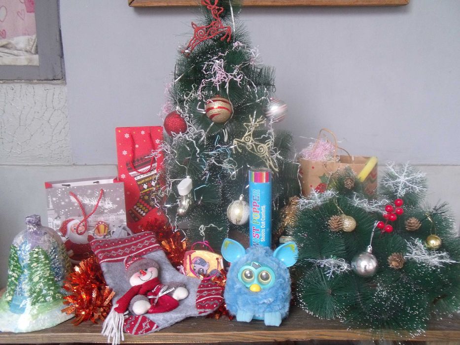 Новогодние украшения и игрушки