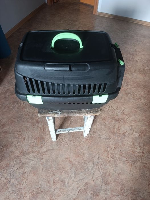 Продам переноску для кошек или маленьких собак