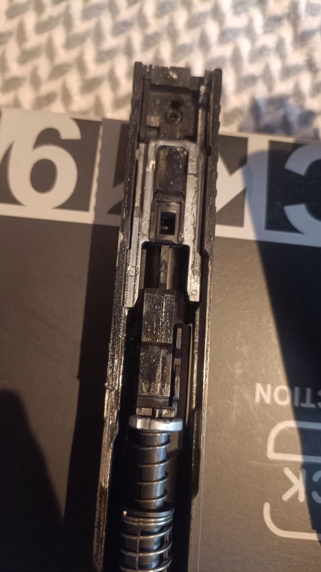 Airsoft Glock 19 4 генерация с 2 допълнителни еърсофт пълнителя