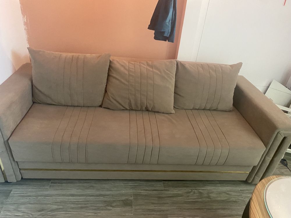 Продам диван за 100000 тг , цена договорная