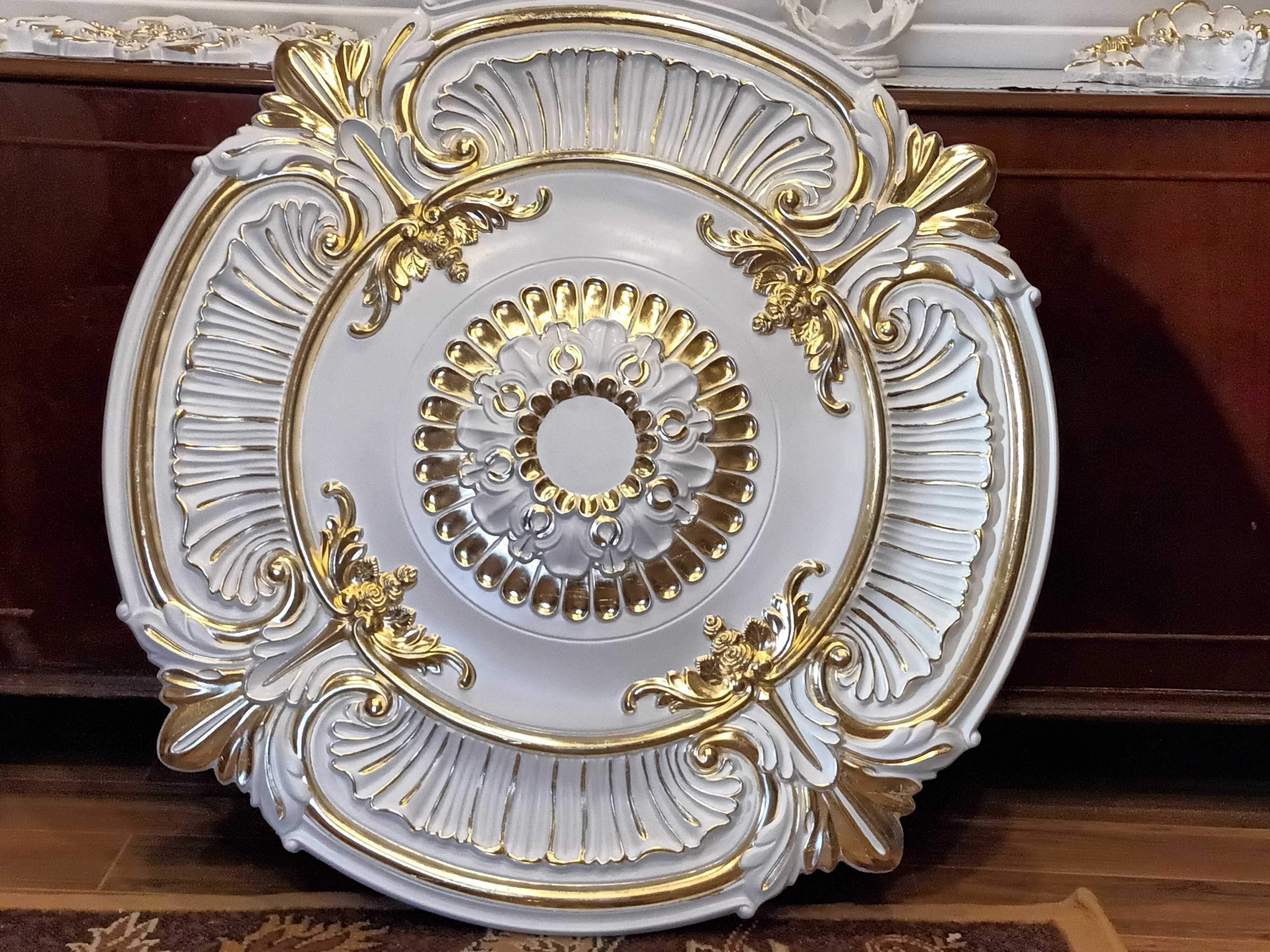 Profile decorative aurite