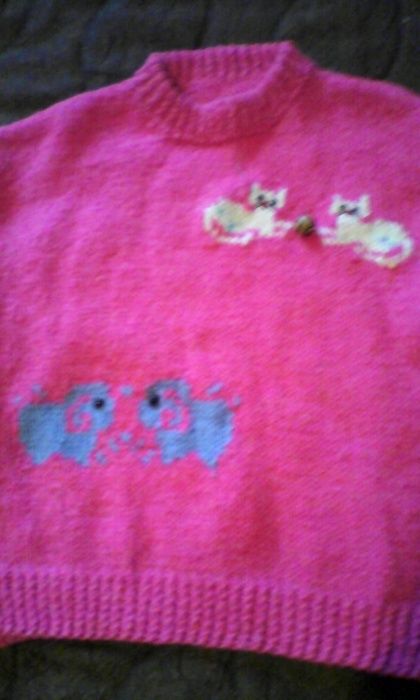 Няколко детски блузи ръчно плетиво с апликации