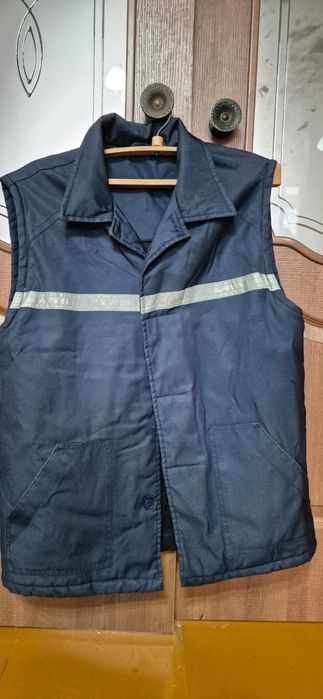 Продам жилетку бу
