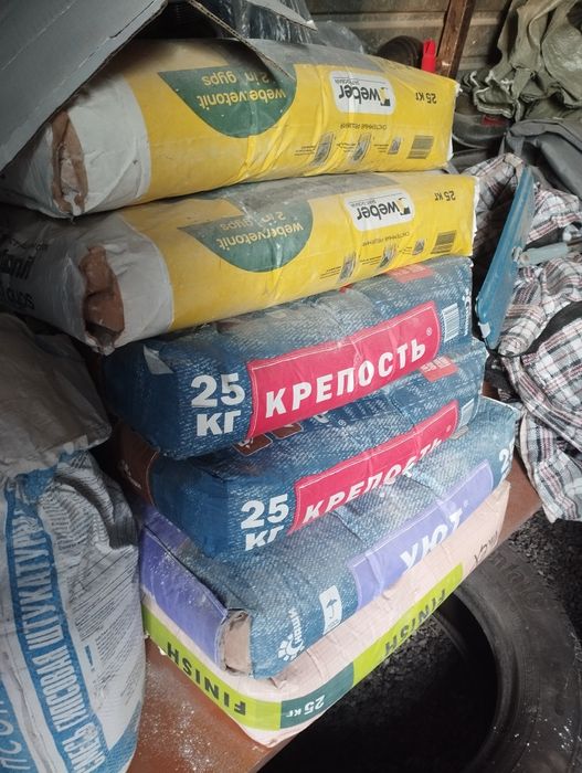 Финиш 1,крепость клей 2, уют глат 1, шпаклёвка 2 в 1 ,2мешок