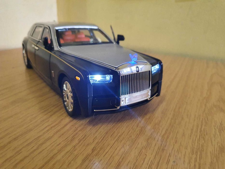 Macheta NOUA scara 1:18 Rolls Royce si Audi A6.