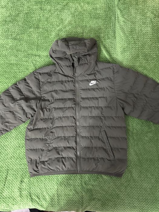Продавам яке NIKE