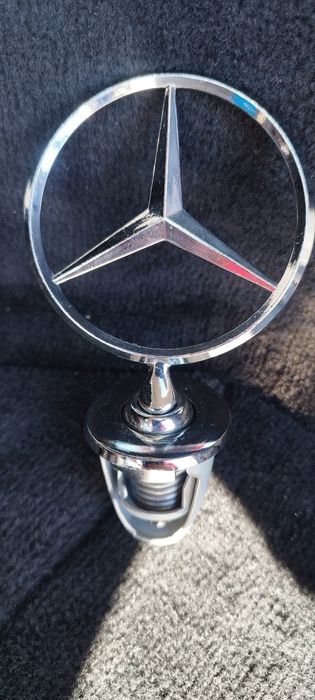 Продавам емблема