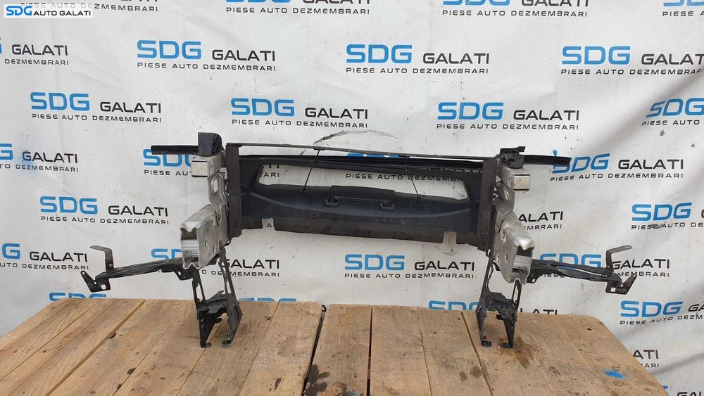 Suport Sub Far Dreapta cu Plastic Protectie Broasca Incuietoare Capota BMW Seria 3 F30 F31 2010 - 2019