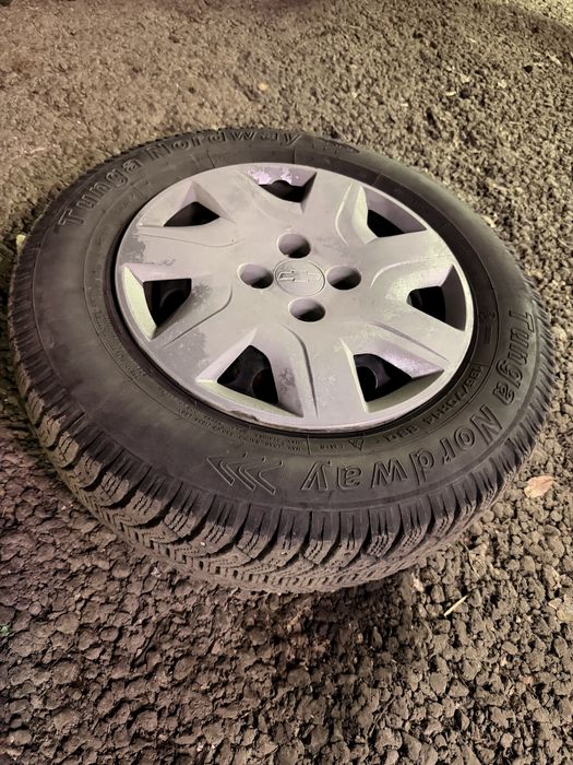 Зимняя резина с дисками.