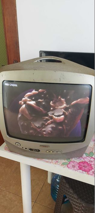TV Philips diagonala 36 cm , se vinde cu telecomanda .