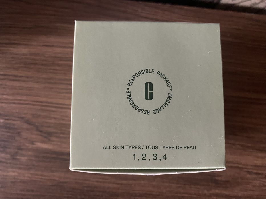 Clinique хидратиращ крем гел за лице- нов