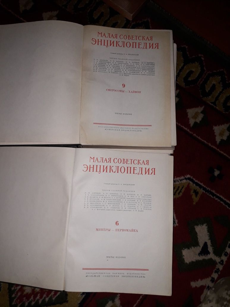 Книги, библиотека распродается
