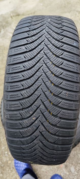 Vând 4 cauciucuri Hankook 205 55 R16