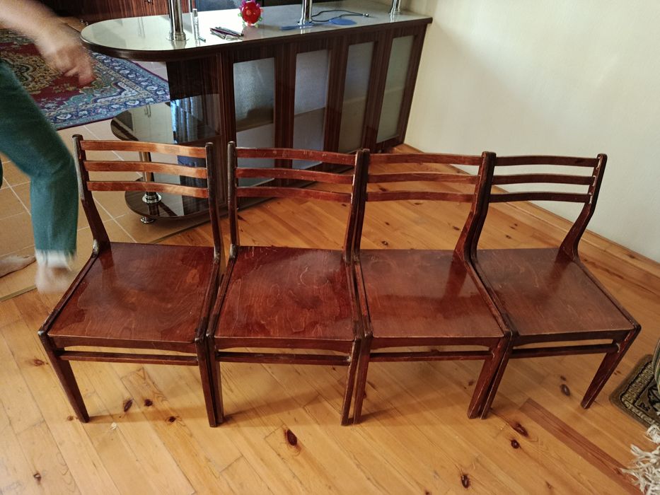 Продается стол и стулья
