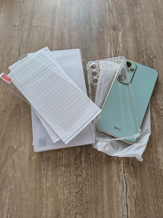 Vând 2 huse și 2 folii sticla,noi pentru Samsung A55