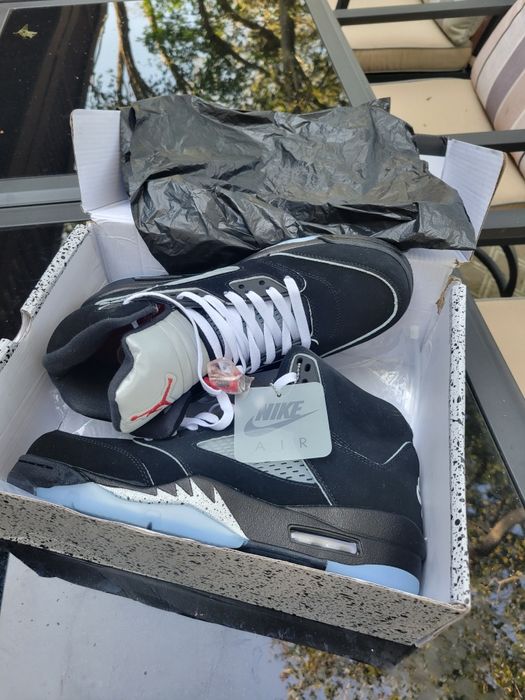 Продавам супер нови кецове jordan 5 OG black metalllic