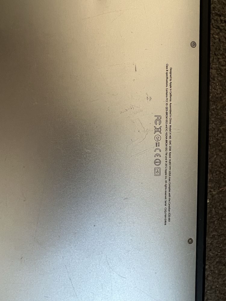Doua macbook air a1465 de 11,3 inch defecte