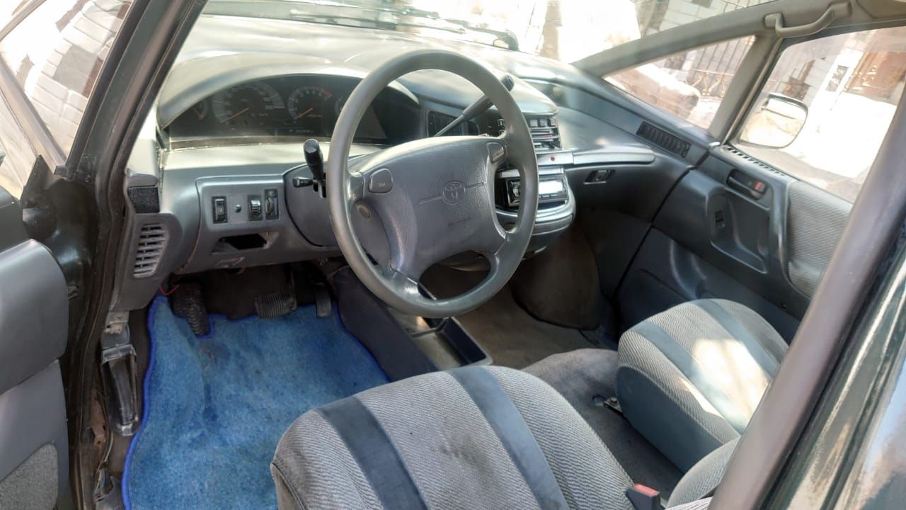 Продам микроавтобус Toyota previa 1995