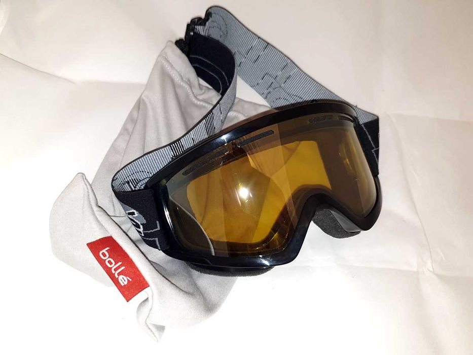 Ochelari schi Bolle, mărime M, lentile de culoare galbenă; 50 lei