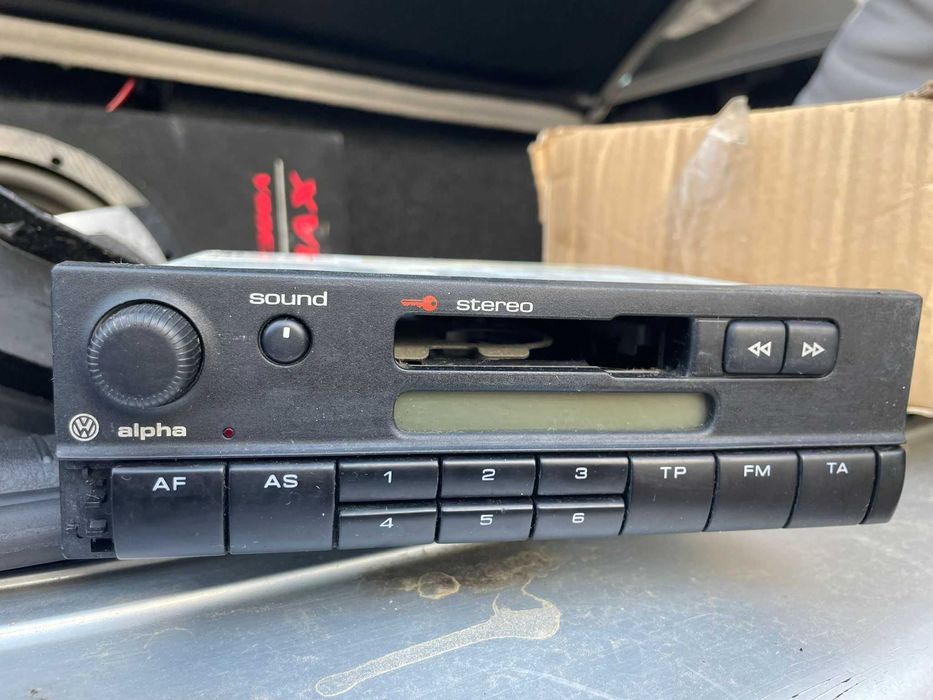 Vand ceasuri vw golf 4 plus casetofon plus suport preț 300lei