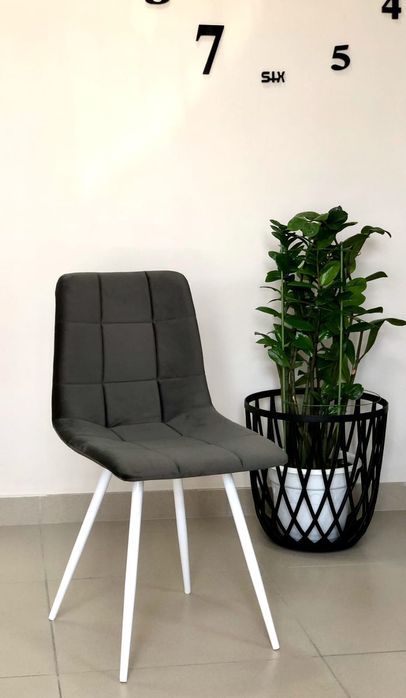 Стулья на металлических ногах