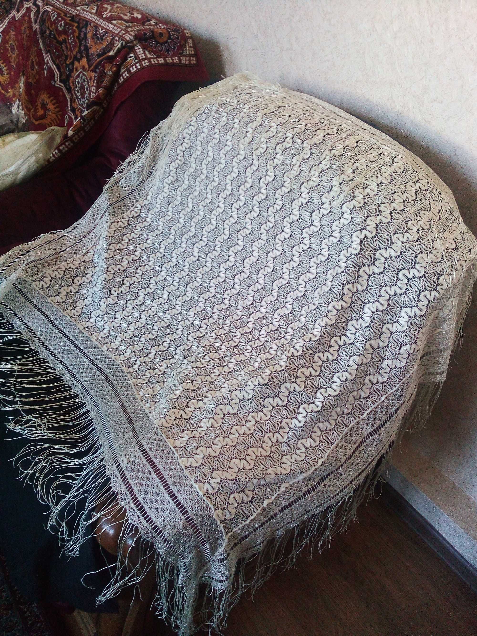 Большой платок шаль(см фото)