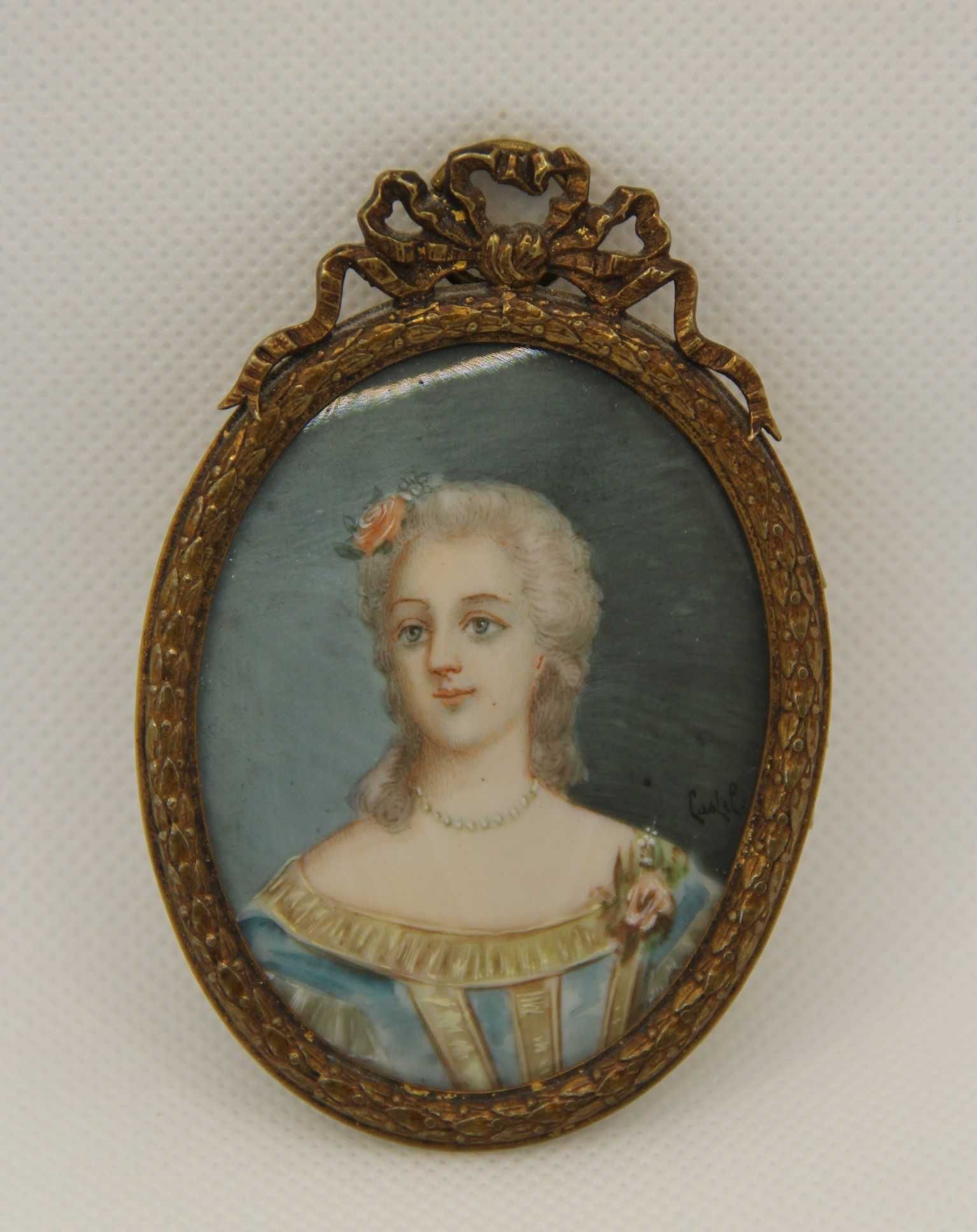 Rama din alama aurita cu portret, miniatura franceza semnata