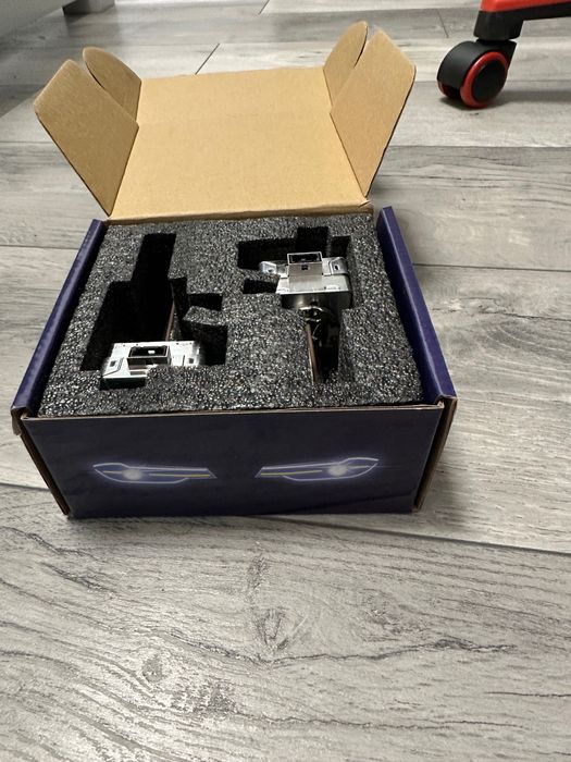 Vând becuri d1s xenon philips