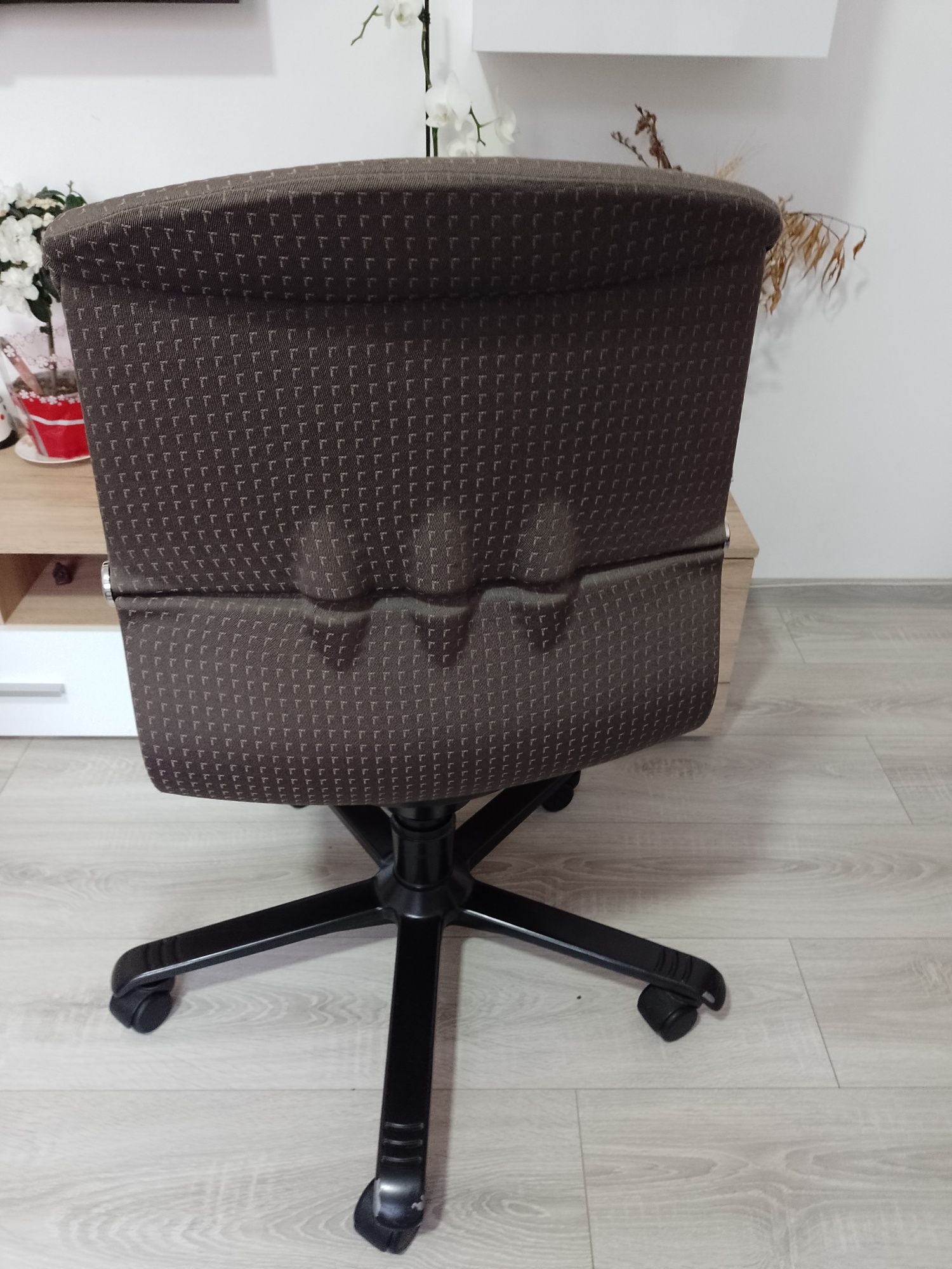Scaun birou rotativ