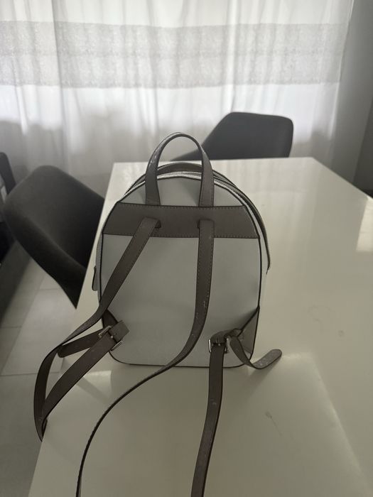 GUESS бяла раничка оригинална