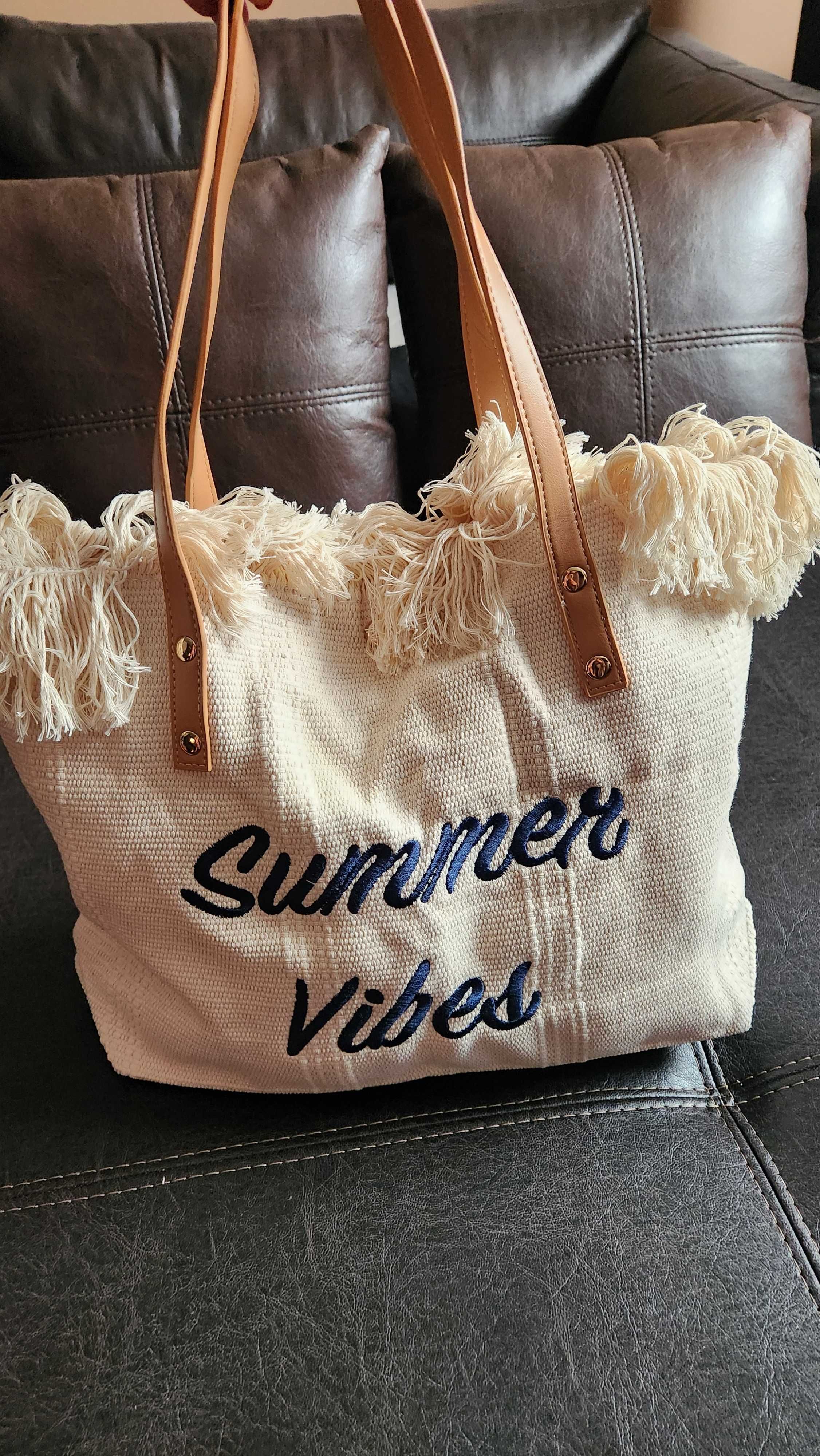 Нови плажни чанти Clarins и Summer Vibes,  по модел на Seint Barth