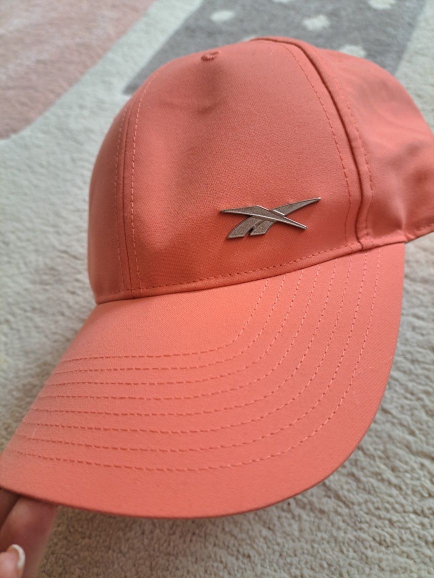 Чисто нова шапка Reebok